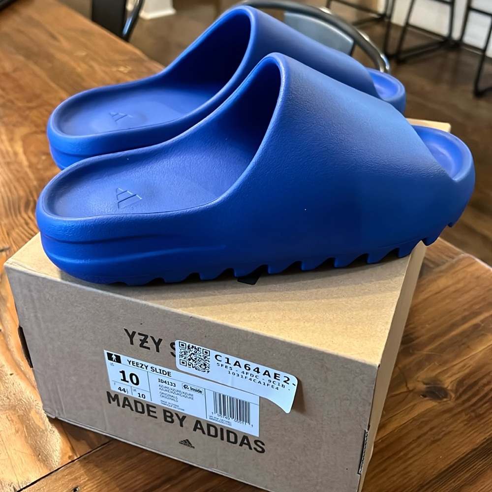 Adidas Yeezy Slide Azure Blue Size 10 Mens. Brand New